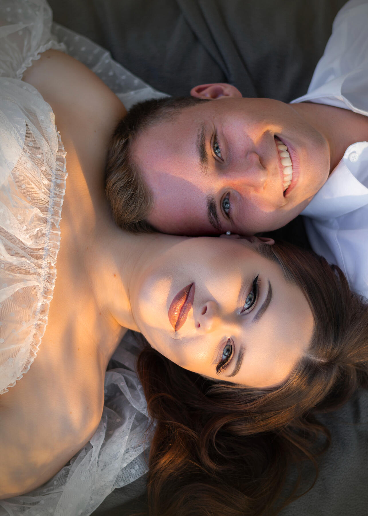 Untitled merginos ir vaikino portretinė fotografija