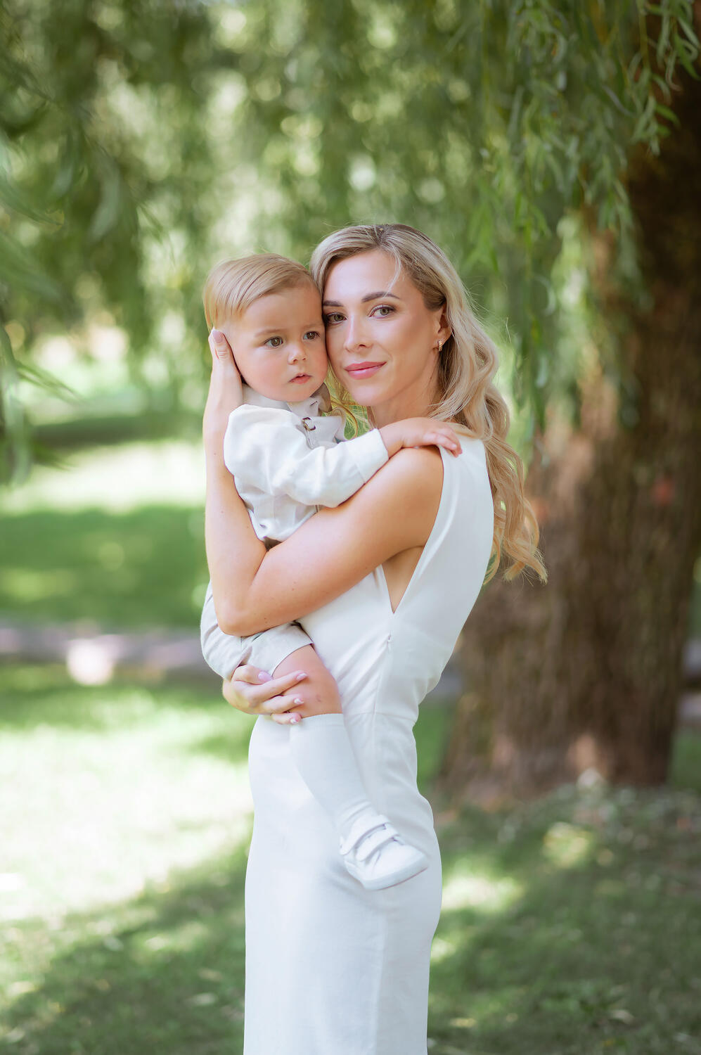 Mamos ir sūnaus portretas, fotosesija atlikta Marijampolės poezijos parke