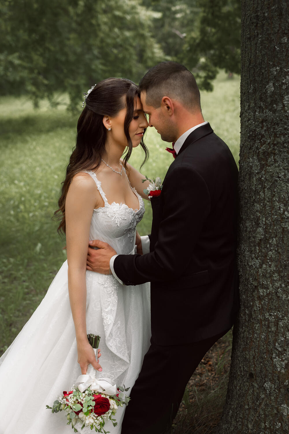 Nuotaka ir vyras pasirėme vienas į kitą, vestuvinė fotosesija